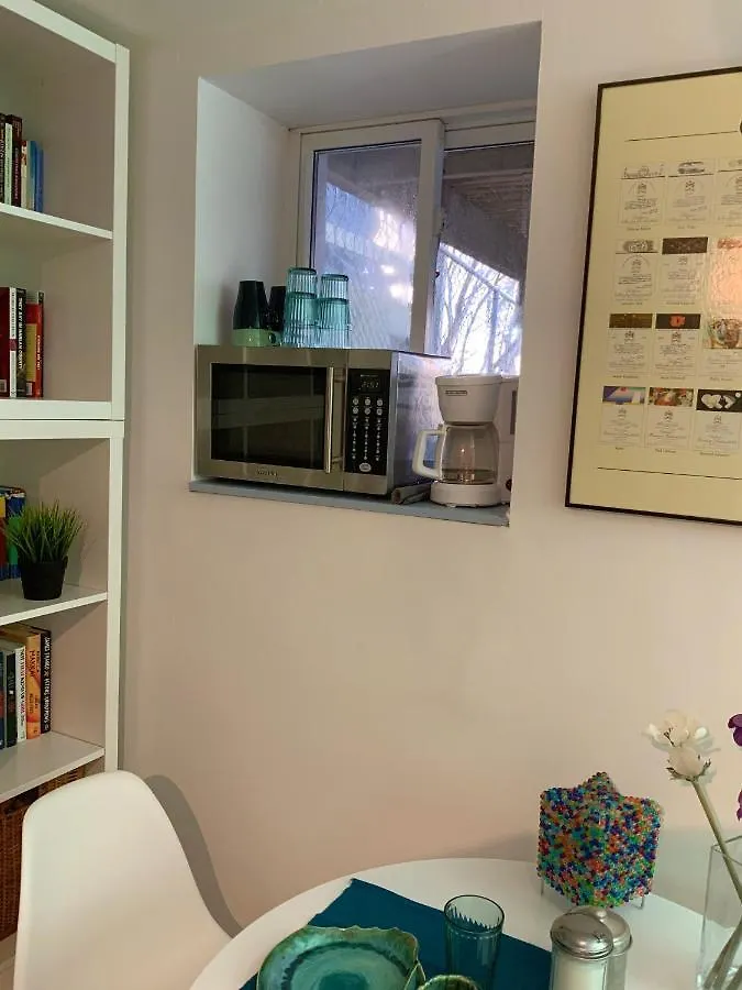 アパート トロントAn Independent Beach Retreat Steps From The Lake And Right In The Cityアパートメント