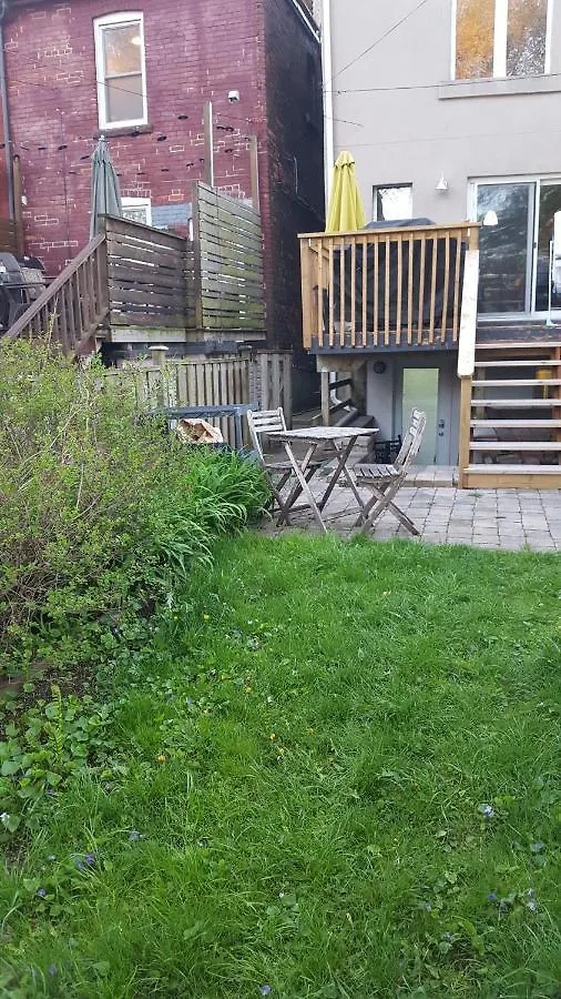 شقة An Independent Beach Retreat Steps From The Lake And Right In The City تورونتو